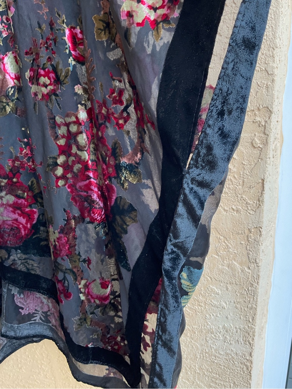 Woven Heart velvet kimono ROSES semi sheer , wine red, black, pink,
OSFM BOHO - Picture 9 of 16